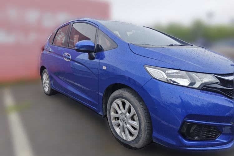 Used Honda Fit 2018 1.5L CVT Comfort Sunroof Version Front Right 45 Deg