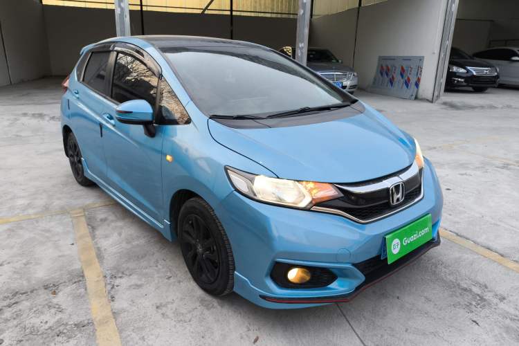 Used Honda Fit 2018 1.5L CVT Trendy Run+ Edition Front Right 45 Deg