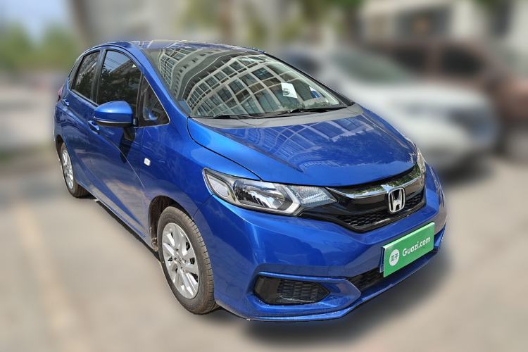 Used Honda Fit 2018 1.5L CVT Comfort Sunroof Version Front Right 45 Deg