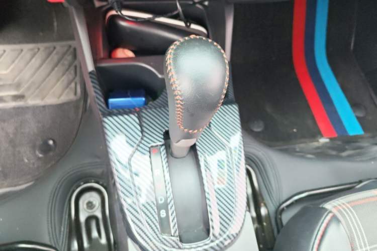 Used Honda Fit 2018 1.5L CVT Trendy Run+ Edition Gear Lever