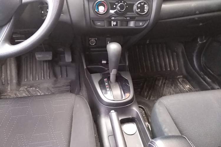 Used Honda Fit 2018 1.5L CVT Comfort Sunroof Version Gear Lever