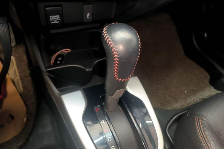 Used Honda Fit 2018 1.5L CVT Trendy Run+ Edition Gear Lever