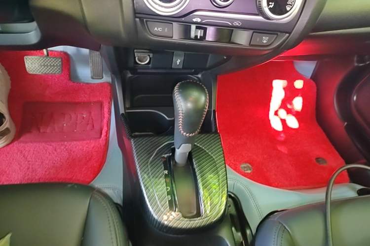 Used Honda Fit 2018 1.5L CVT Trendy Run+ Edition Gear Lever