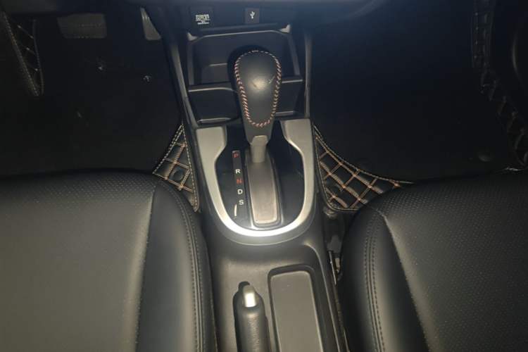 Used Honda Fit 2018 1.5L CVT Trendy Run+ Edition Gear Lever