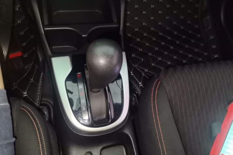Used Honda Fit 2018 1.5L CVT Trendy Sports Edition Gear Lever