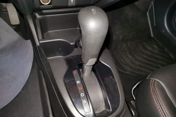Used Honda Fit 2018 1.5L CVT Comfort Sunroof Version Gear Lever