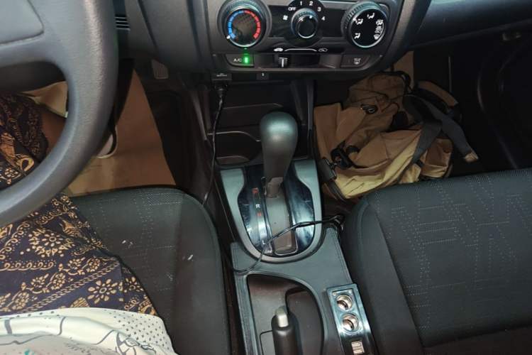 Used Honda Fit 2018 1.5L CVT Comfort Sunroof Version Gear Lever