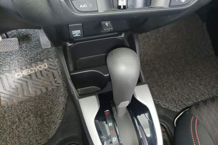Used Honda Fit 2018 1.5L CVT Trendy Sports Edition Gear Lever