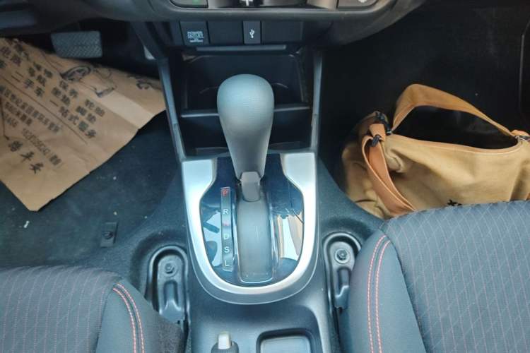 Used Honda Fit 2018 1.5L CVT Trendy Sports Edition Gear Lever