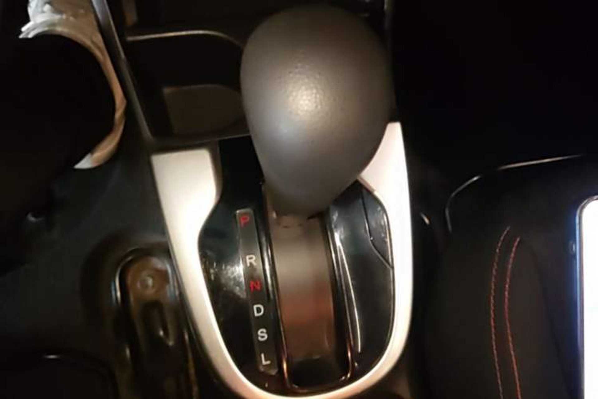 Used Honda Fit 2018 1.5L CVT Trendy Sports Edition Gear Lever
