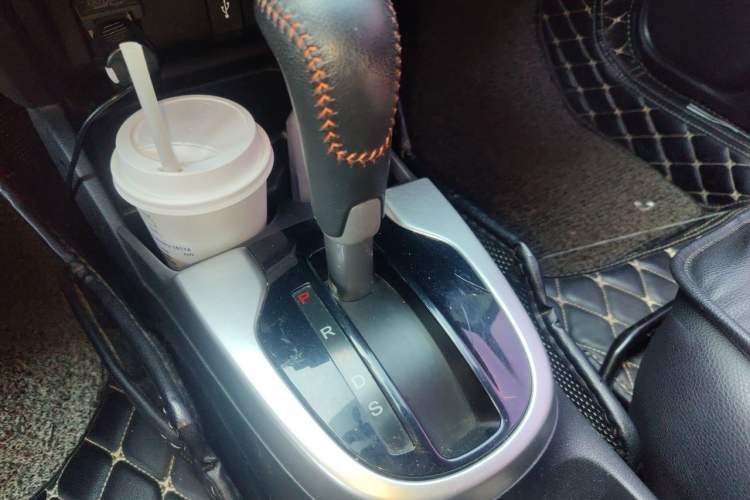 Used Honda Fit 2018 1.5L CVT Trendy Run+ Edition Gear Lever