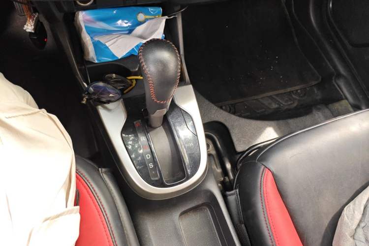 Used Honda Fit 2018 1.5L CVT Trendy Run+ Edition Gear Lever
