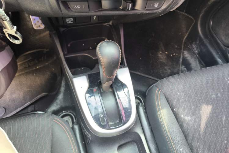 Used Honda Fit 2018 1.5L CVT Trendy Run+ Edition Gear Lever