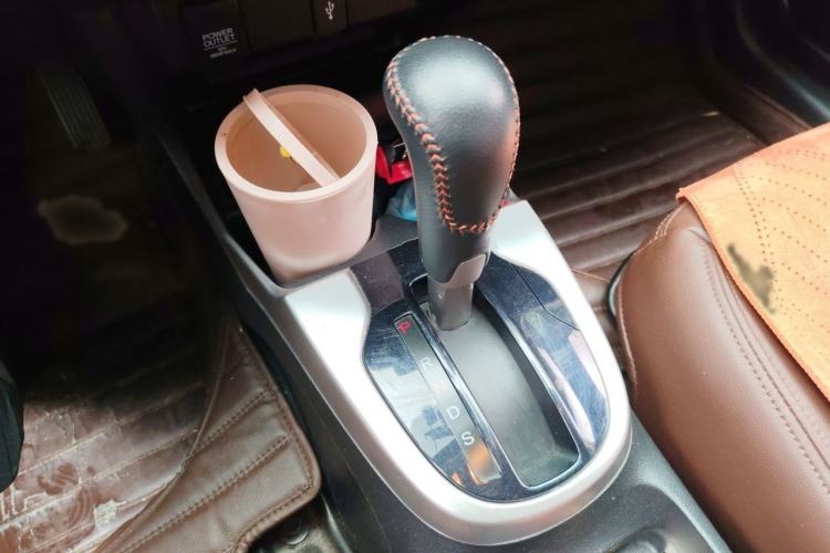 Used Honda Fit 2018 1.5L CVT Trendy Run+ Edition Gear Lever
