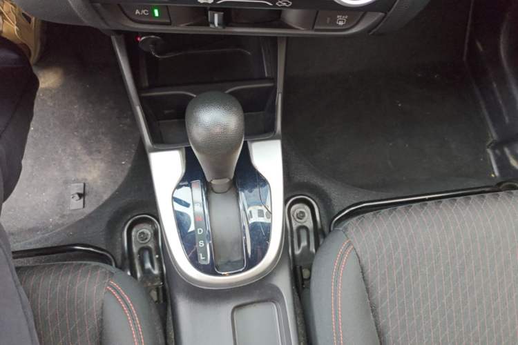 Used Honda Fit 2018 1.5L CVT Trendy Sports Edition Gear Lever