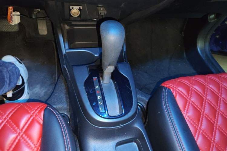 Used Honda Fit 2018 1.5L CVT Comfort Sunroof Version Gear Lever