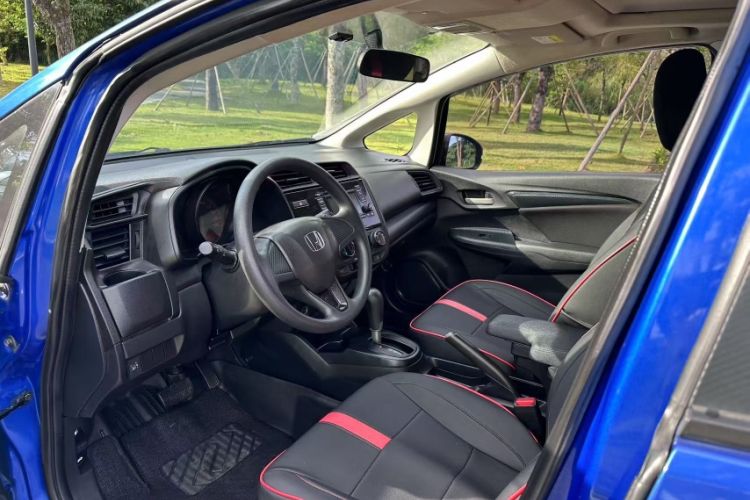 Used Honda Fit 2018 1.5L CVT Comfort Sunroof Version Interior 2