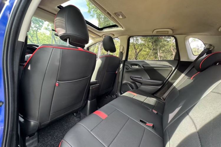 Used Honda Fit 2018 1.5L CVT Comfort Sunroof Version Interior 3