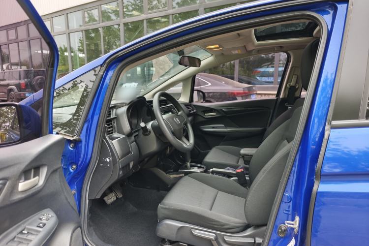 Used Honda Fit 2018 1.5L CVT Comfort Sunroof Version Interior 4