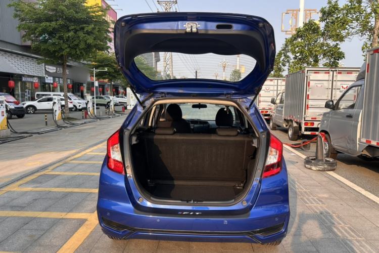 Used Honda Fit 2018 1.5L CVT Comfort Sunroof Version Interior 4