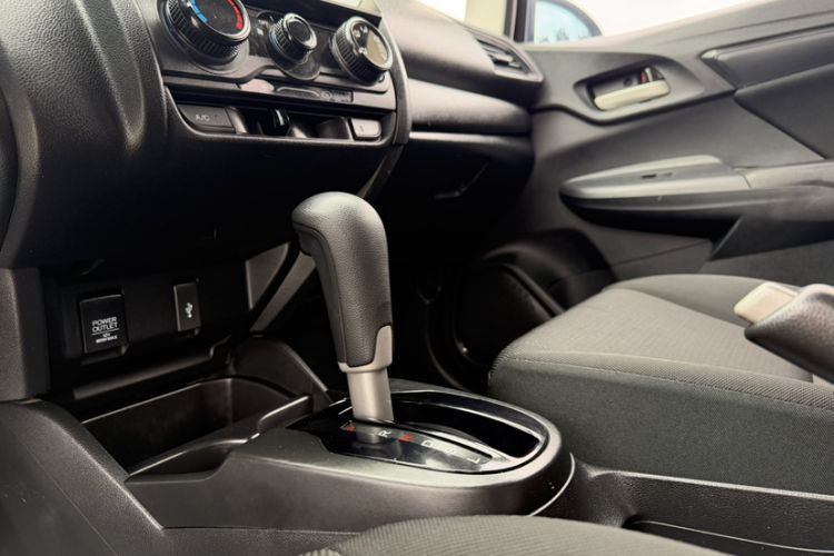 Used Honda Fit 2018 1.5L CVT Comfort Version Interior 6