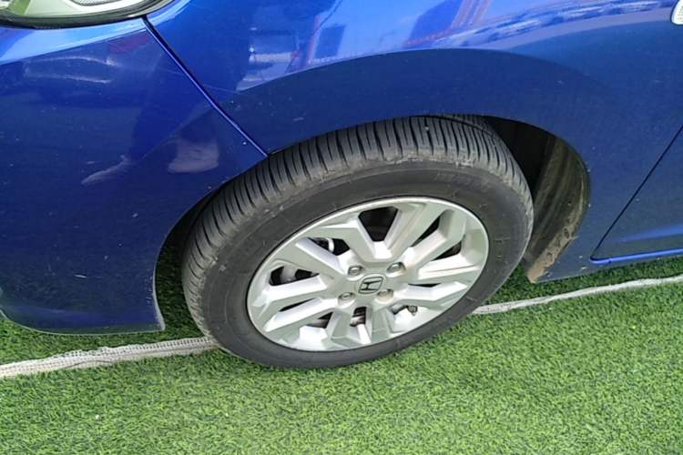 Used Honda Fit 2018 1.5L CVT Comfort Sunroof Version Left Front Wheel Hub