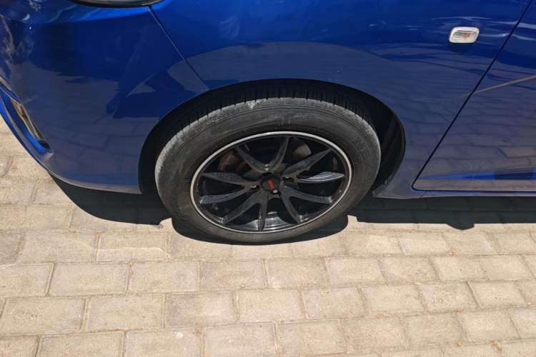 Used Honda Fit 2018 1.5L CVT Comfort Sunroof Version Left Front Wheel Hub