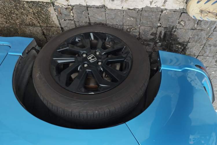 Used Honda Fit 2018 1.5L CVT Trendy Sports Edition Left Front Wheel Hub