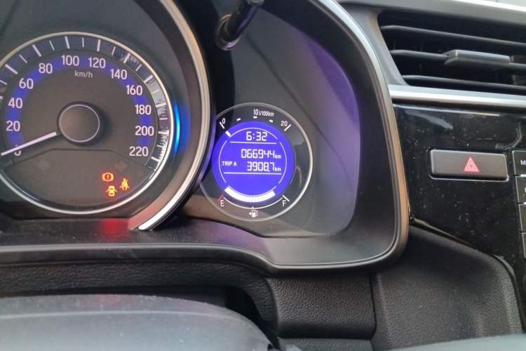 Used Honda Fit 2018 1.5L CVT Trendy Sports Edition Odometer Close Up