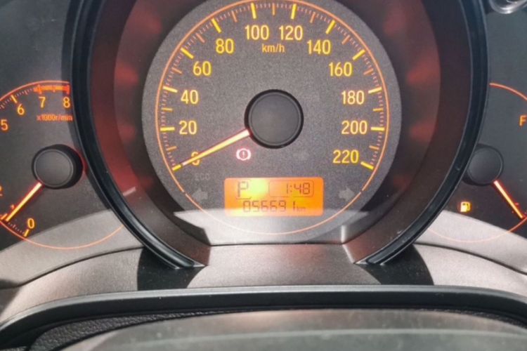 Used Honda Fit 2018 1.5L CVT Comfort Sunroof Version Odometer Close Up