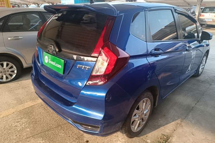Used Honda Fit 2018 1.5L CVT Comfort Sunroof Version Rear Right 45 Deg
