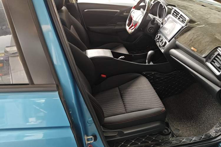 Used Honda Fit 2018 1.5L CVT Trendy Sports Edition Right Front Seat