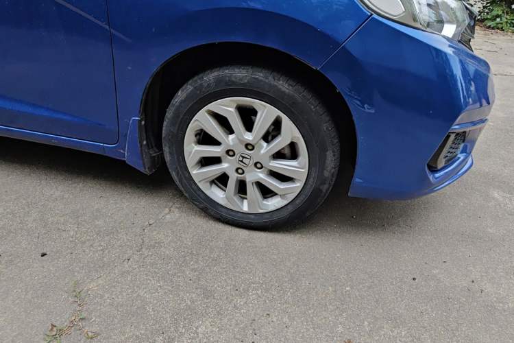 Used Honda Fit 2018 1.5L CVT Comfort Sunroof Version Right Front Wheel Hub
