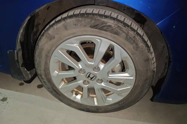 Used Honda Fit 2018 1.5L CVT Comfort Sunroof Version Right Front Wheel Hub