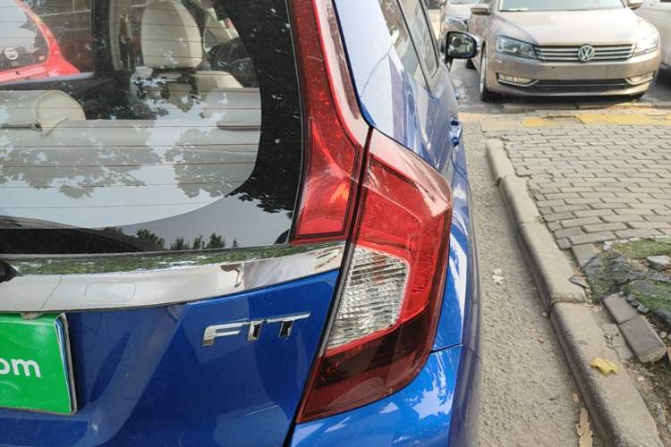 Used Honda Fit 2018 1.5L CVT Comfort Sunroof Version Right Rear Taillight