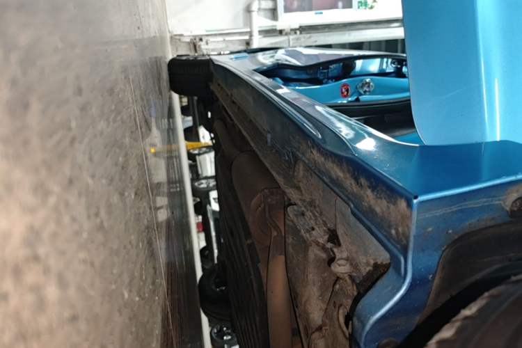 Used Honda Fit 2018 1.5L CVT Trendy Sports Edition Right Side Sill