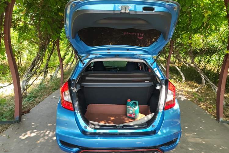 Used Honda Fit 2018 1.5L CVT Trendy Run+ Edition Trunk
