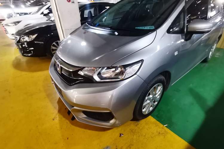 Used Honda Fit 2018 1.5L CVT Comfort Sunroof Version Exterior 5