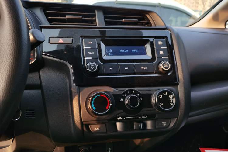 Used Honda Fit 2018 1.5L CVT Comfort Sunroof Version Audio And AC Panel