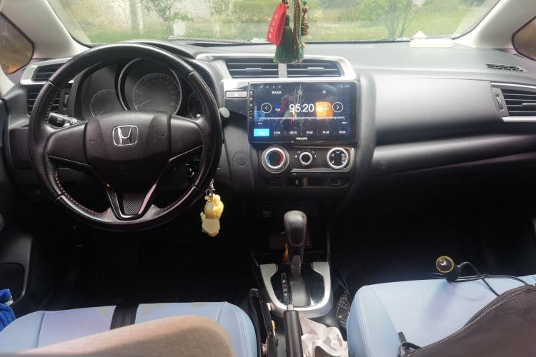 Used Honda Fit 2018 1.5L CVT Trendy Run+ Edition Center Console