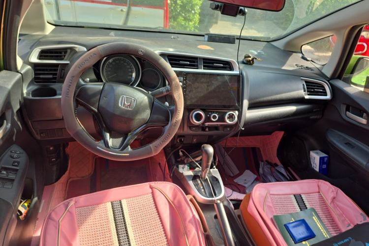 Used Honda Fit 2018 1.5L CVT Trendy Run+ Edition Center Console