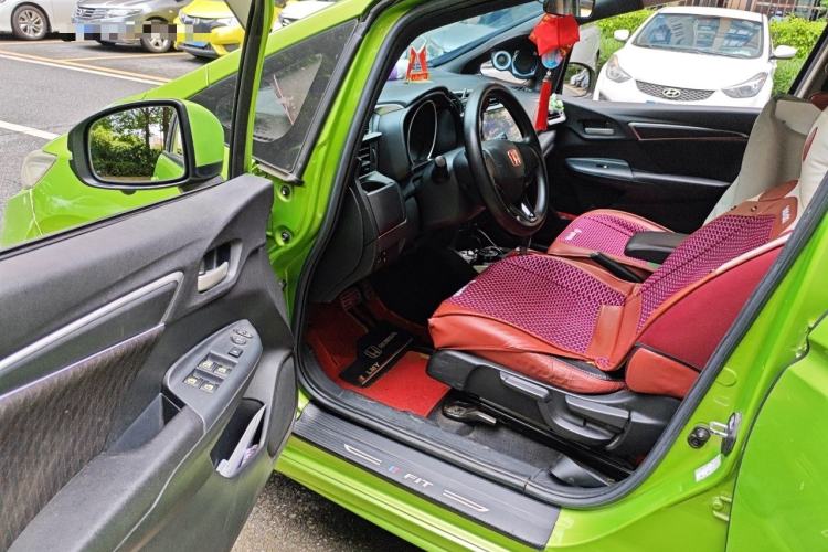 Used Honda Fit 2018 1.5L CVT Trendy Sports Edition Driver Seat