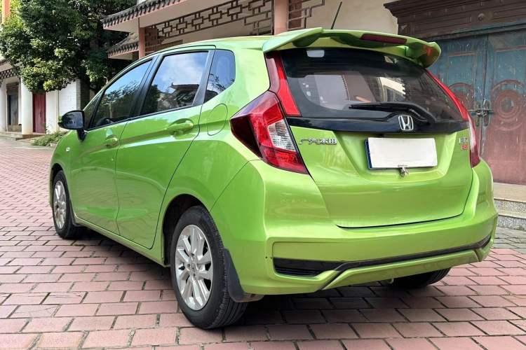 Used Honda Fit 2018 1.5L CVT Comfort Sunroof Version Exterior 3