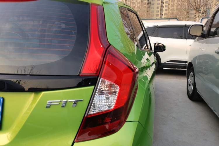 Used Honda Fit 2018 1.5L CVT Comfort Sunroof Version Exterior 6