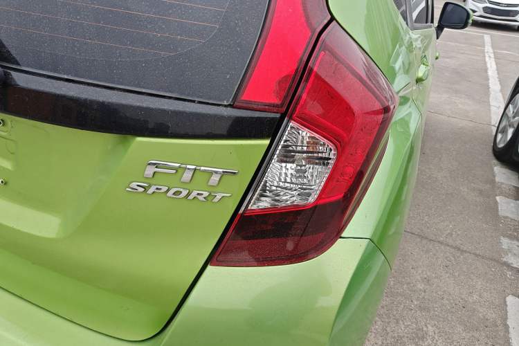 Used Honda Fit 2018 1.5L CVT Trendy Sports Edition Exterior 6