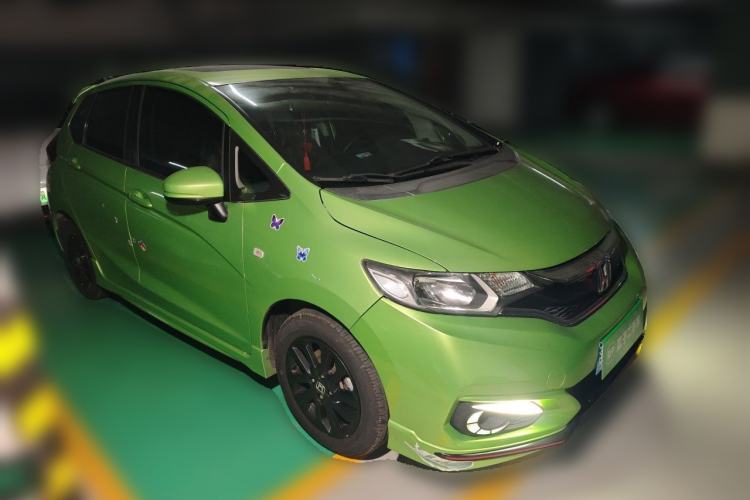 Used Honda Fit 2018 1.5L CVT Trendy Run+ Edition Front Right 45 Deg