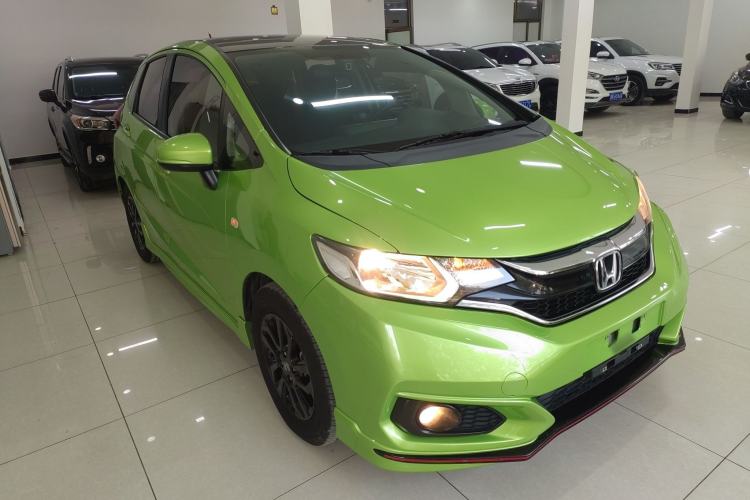 Used Honda Fit 2018 1.5L CVT Trendy Run+ Edition Front Right 45 Deg