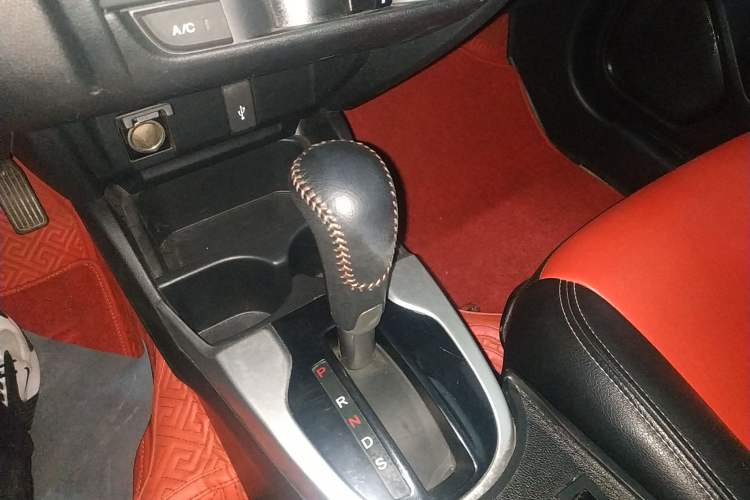 Used Honda Fit 2018 1.5L CVT Trendy Run+ Edition Gear Lever