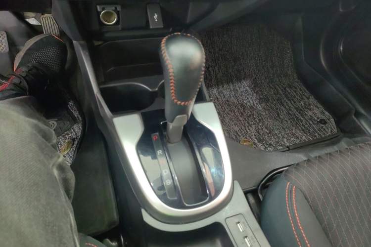 Used Honda Fit 2018 1.5L CVT Trendy Run+ Edition Gear Lever