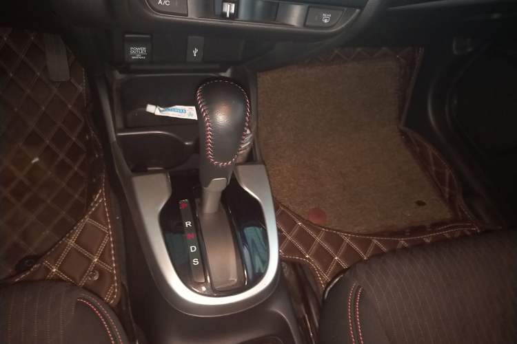 Used Honda Fit 2018 1.5L CVT Trendy Run+ Edition Gear Lever